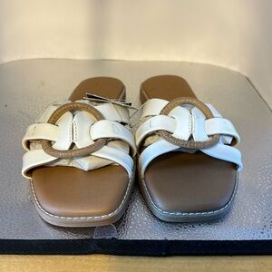 New with tags Universal thread slip on sandals. Size 7 color is white.​